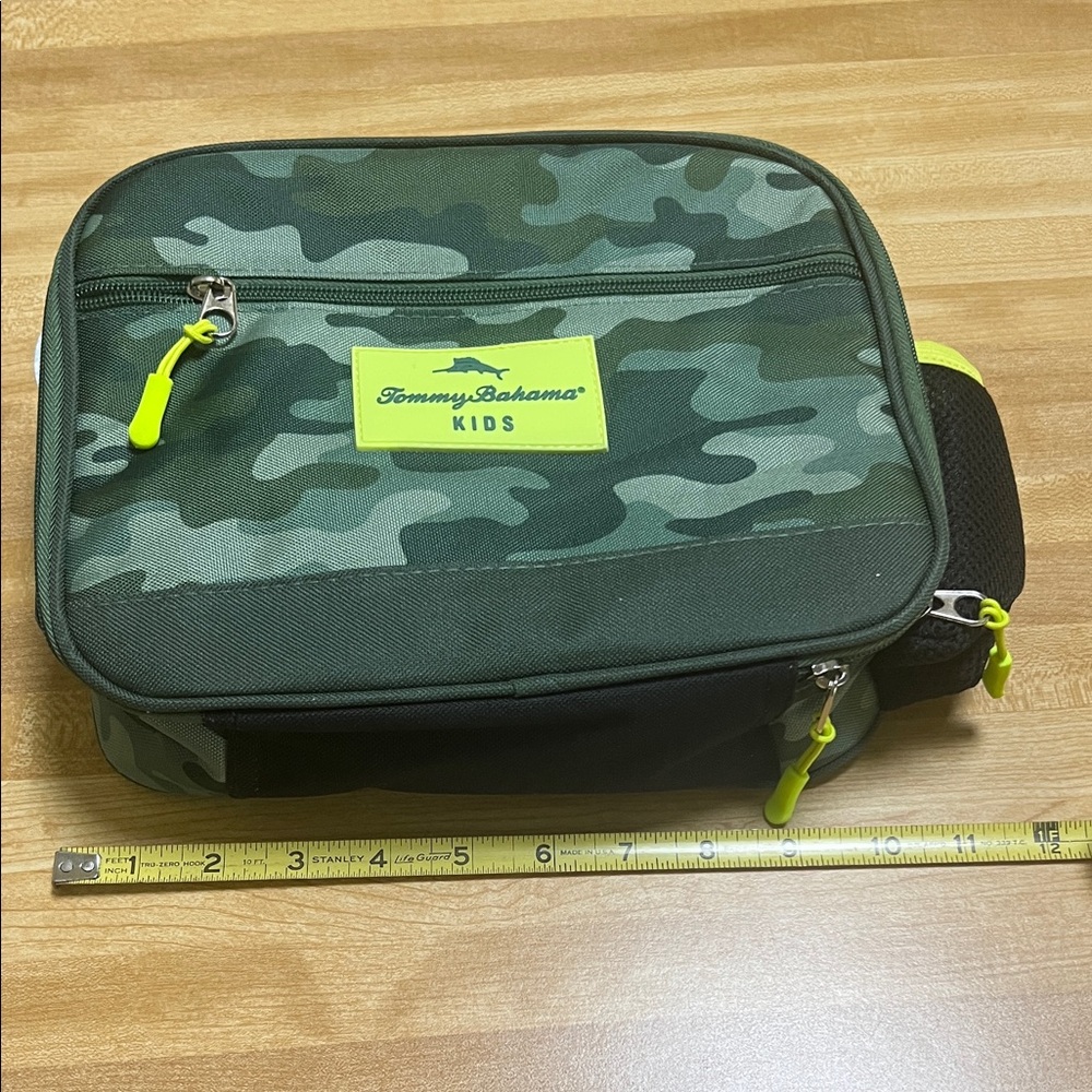 # 0742 +Tommy Bahama Kids Green Camouflage Insulated Bag - Picture 3 of 11